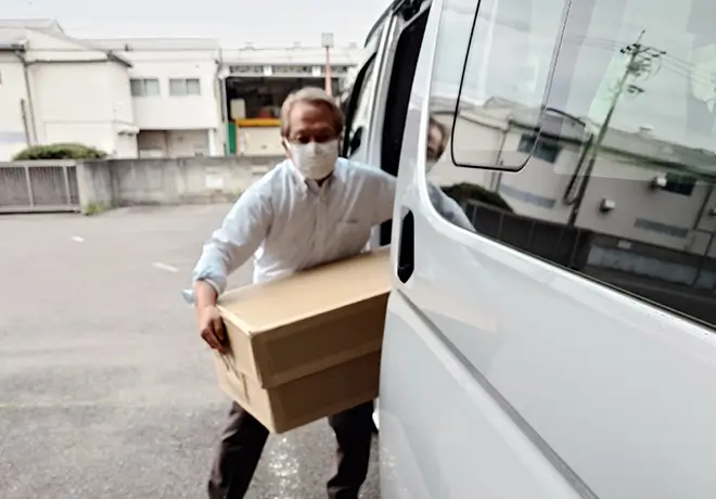 配送ドライバー 積み込みの様子3
